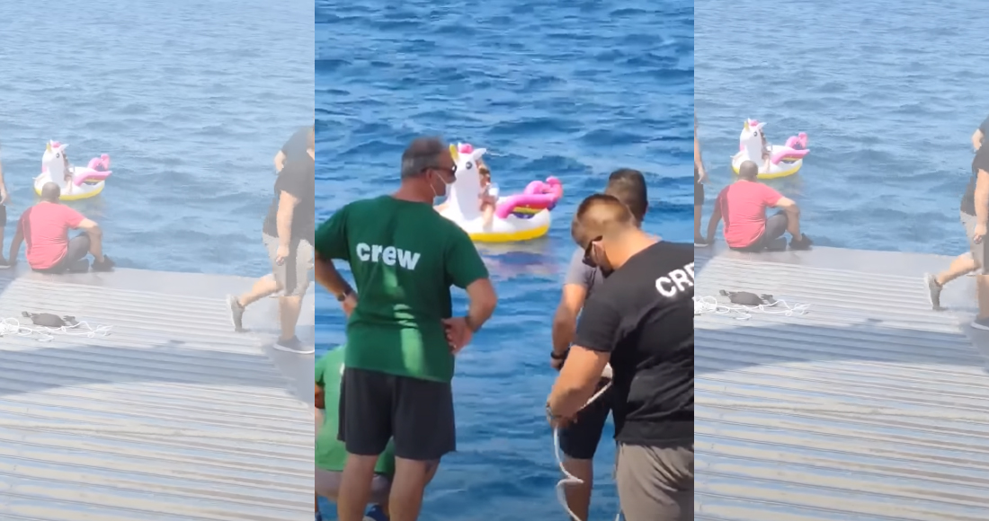 Una niña de 4 años flotaba a la deriva en un inflable de unicornio en Grecia; es rescatada por ferry local