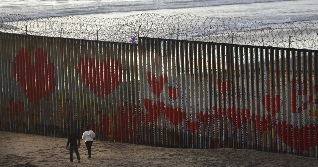 Mexicanos son alentados a migrar a causa de políticas para enfrentar el COVID-19 de Trump y AMLO: NYT