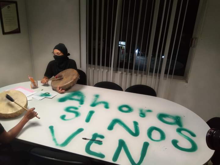 Feministas que tomaron la sede de la Codhem en el Edomex, denuncian represión por parte de policías