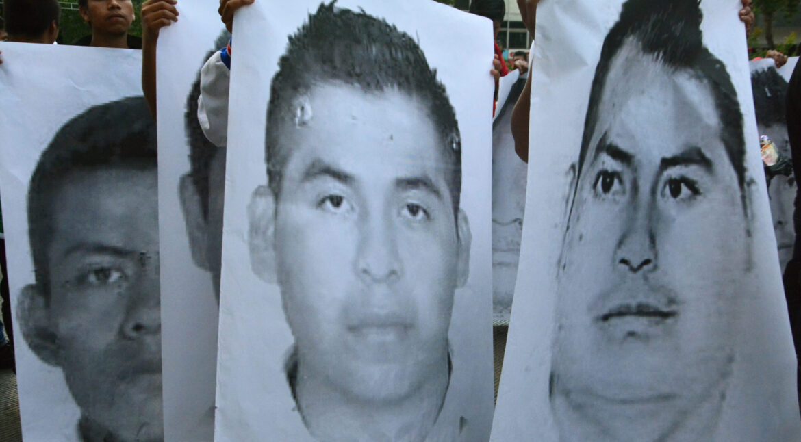 Extitular de la Policía Federal Ministerial, vinculado a Ayotzinapa, se entrega a las autoridades