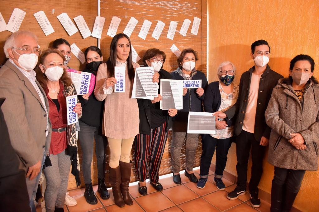 Familiares de Rosario Robles inician acciones de resistencia civil pacífica para exigir su libertad