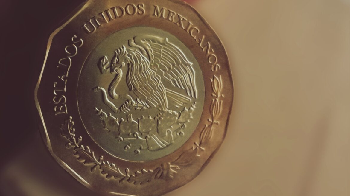 Tras 11 días de ganancias, el peso mexicano rompe con su buena racha y se deprecia .16%