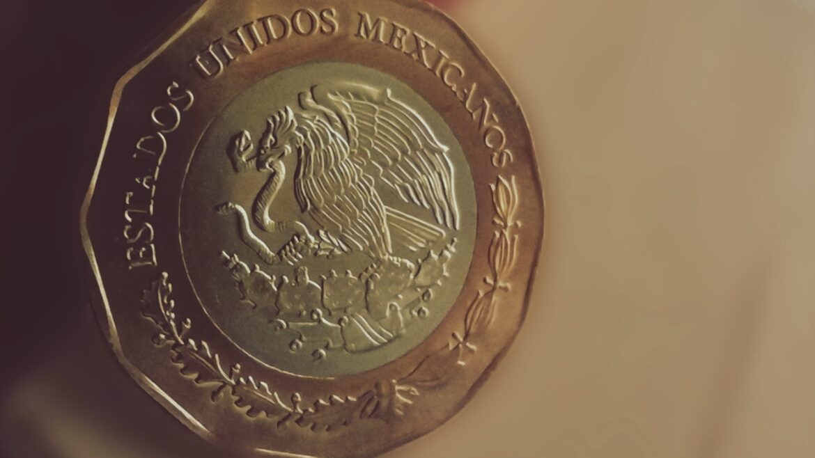 Peso mexicano cotiza en menos de 20 unidades por dólar