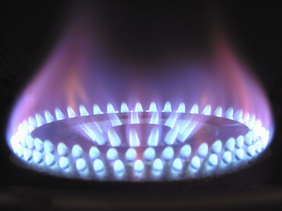 Precio del gas natural alcanza 8 dólares por unidad; El petróleo se mantiene en más de 100 dpb