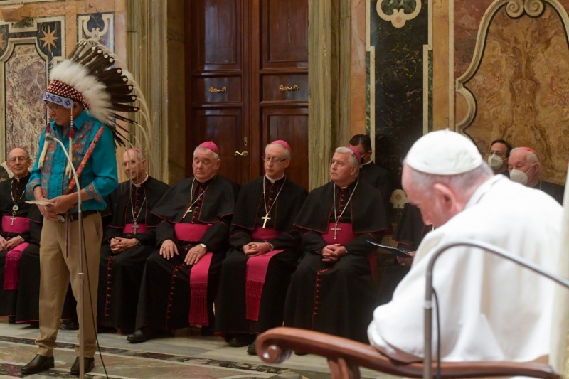 El papa Francisco pide perdón a los pueblos indígenas de Canadá por la violencia y muerte en internados