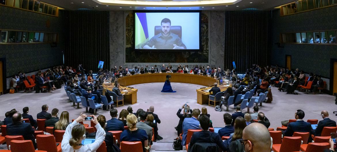 Zelensky pide a la ONU una reforma al derecho de veto; Rusia niega masacre en Bucha