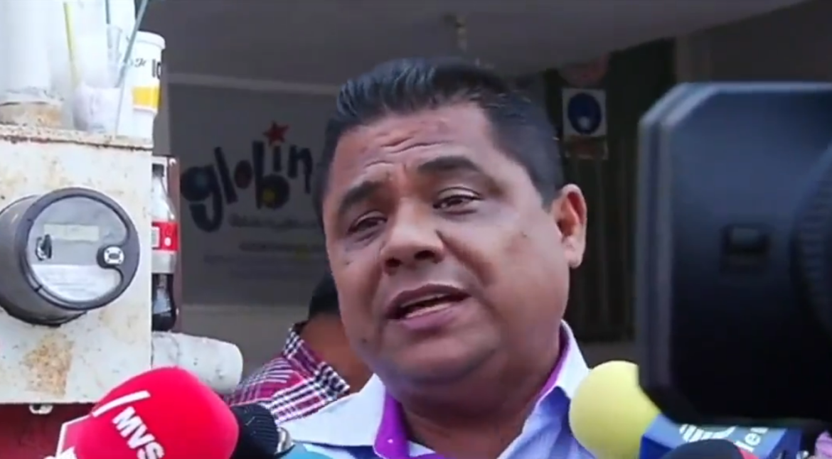 Padre de Debanhi Escobar entrega a la Fiscalía de Nuevo León los resultados de 2da autopsia