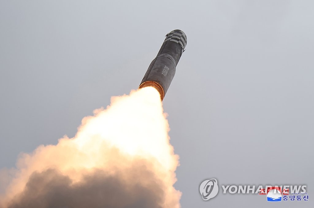 Corea del Norte lanza un misil balístico al mar de Japón tras reunión entre EU y Corea del Sur