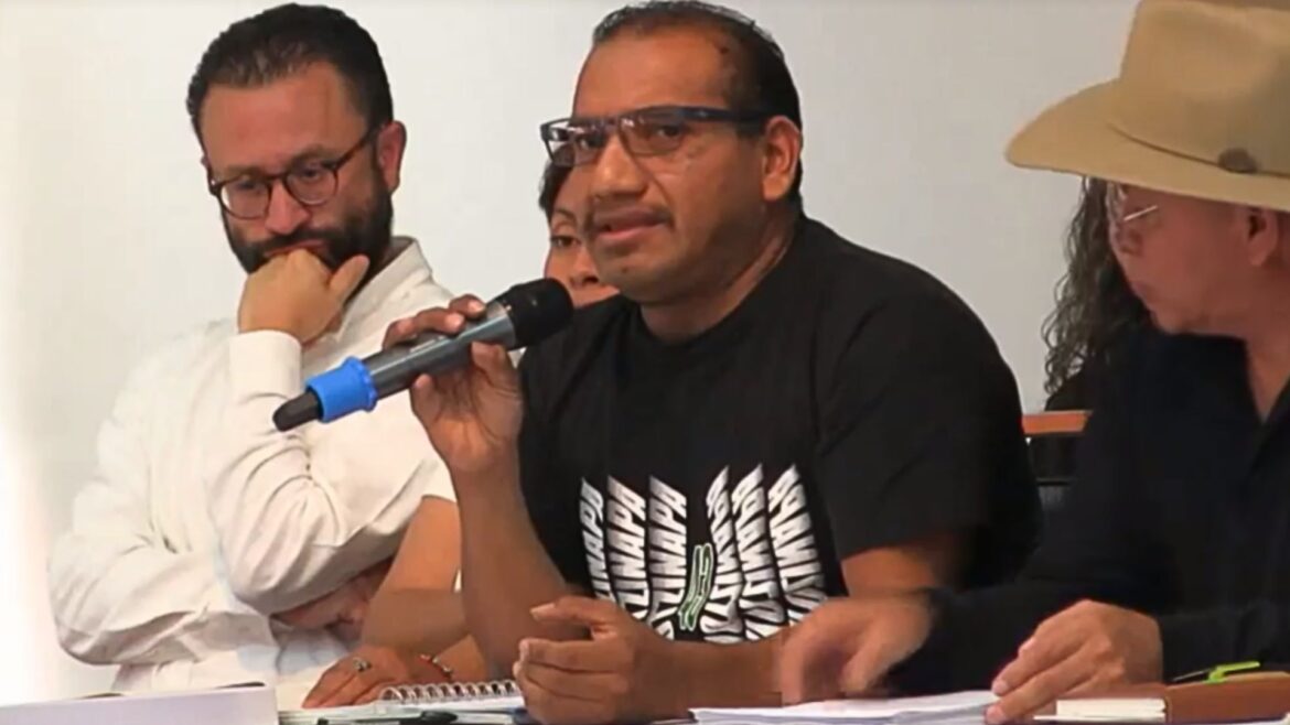 Vidulfo Rosales, abagado de Ayotzinapa, niega reunión con Peña Nieto como sostiene AMLO