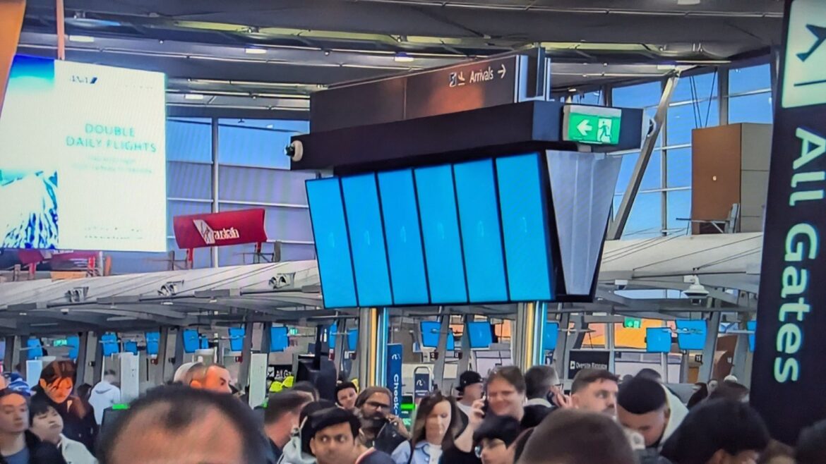 Una actualización de CrowdStrike no reconocida por Microsoft paraliza aeropuertos y hospitales
