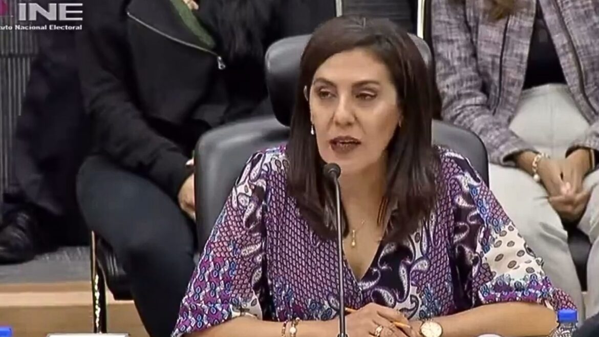 La consejera Claudia Zavala propone reducir los plurinominales para Morena-PT-PVEM