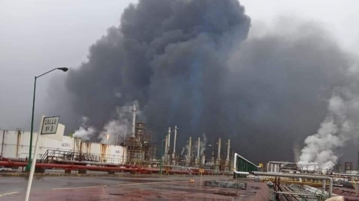 Se registra incendio en la refinería de Salina Cruz, Oaxaca; no hubo lesionados