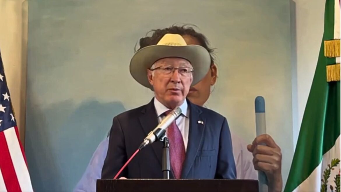 Mientras los diputados discuten la Reforma Judicial, el embajador de EU, Ken Salazar, reitera su oposición