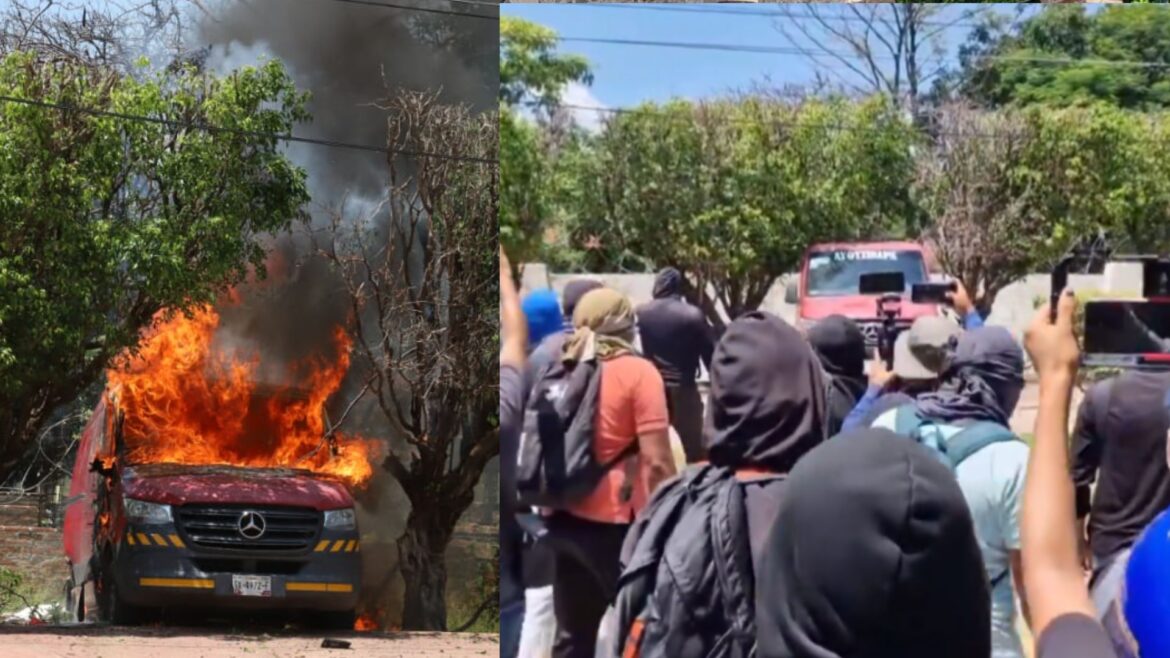 Normalistas vandalizan el 27 Batallón de Infantería a 10 años de la desaparición de los 43 estudiantes de Ayotzinapa