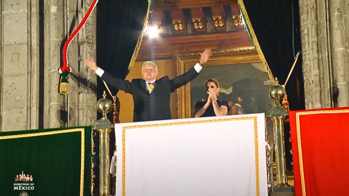 AMLO da su último Grito de Independencia con vivas a la Cuarta Transformación y agradeciendo a México