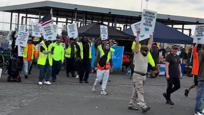 45 mil trabajadores portuarios en EU inician huelga contra la automatización y exigen aumento salarial