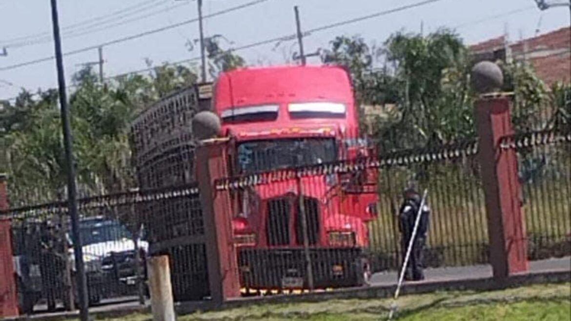 Por balacera, se quedan encerrados estudiantes, docentes y visitantes del Instituto Tecnológico de Roque, en Celaya