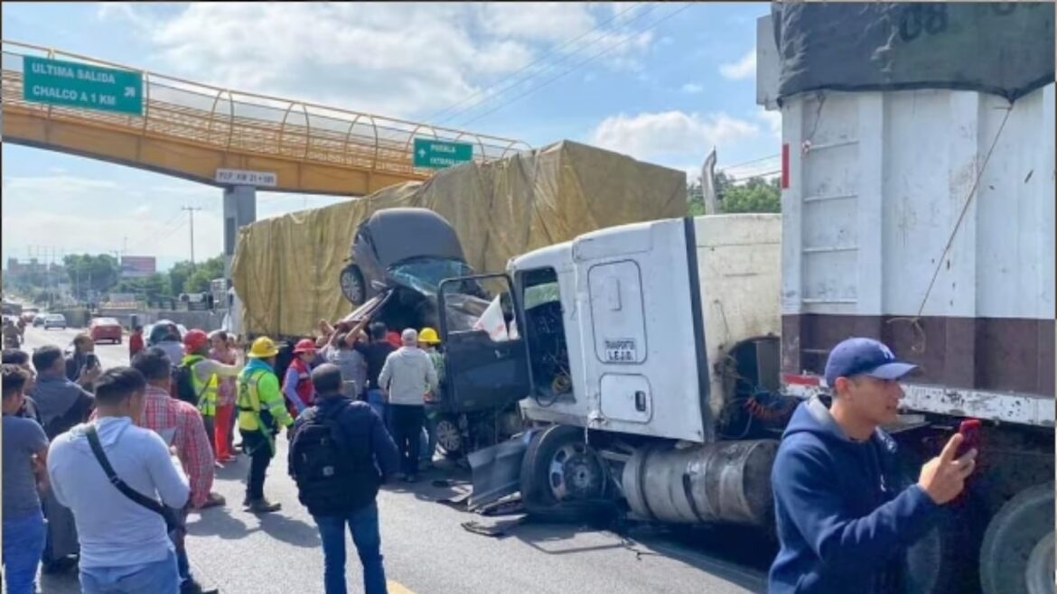 Choque múltiple en la carretera México-Puebla deja 12 lesionados