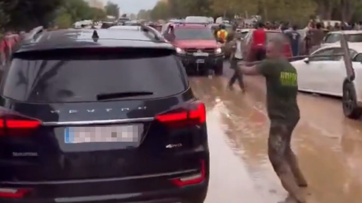 Tres detenidos en Paiporta tras protesta contra Pedro Sánchez durante visita a zonas afectadas por la DANA