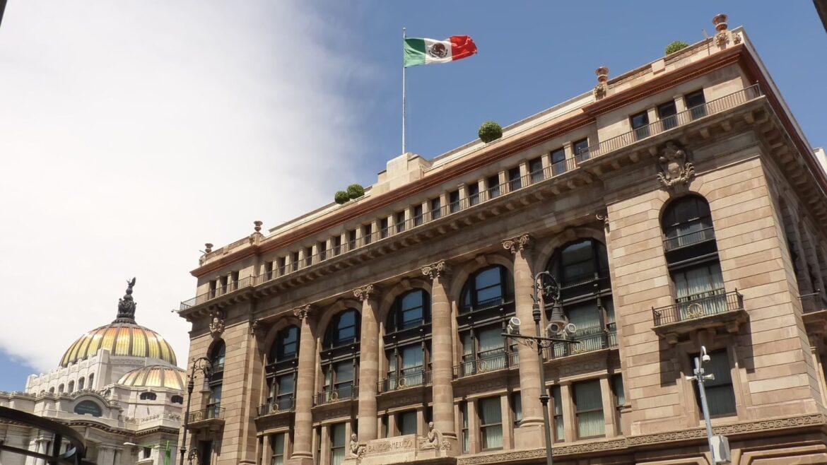 Banxico reduce la tasa de interés a 10.25% en un contexto de mejora económica moderada