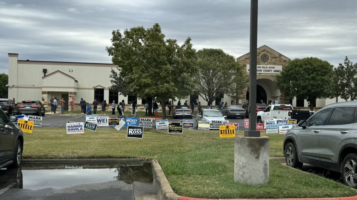 Gobiernos republicanos intentan bloquear la entrada de observadores federales en centros de votación