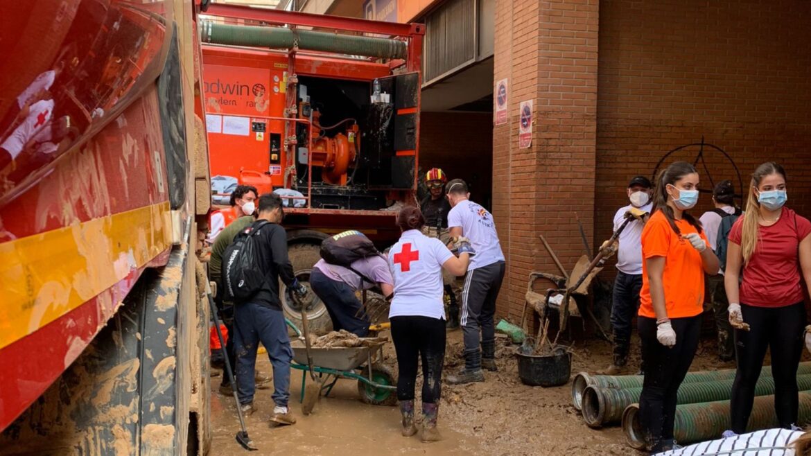 El Ministerio de Sanidad emite alertas sobre riesgos sanitarios tras las inundaciones por la DANA