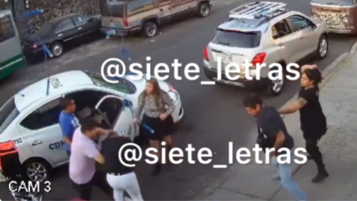 Violenta riña de taxistas en Coyoacán deja un muerto y varios heridos