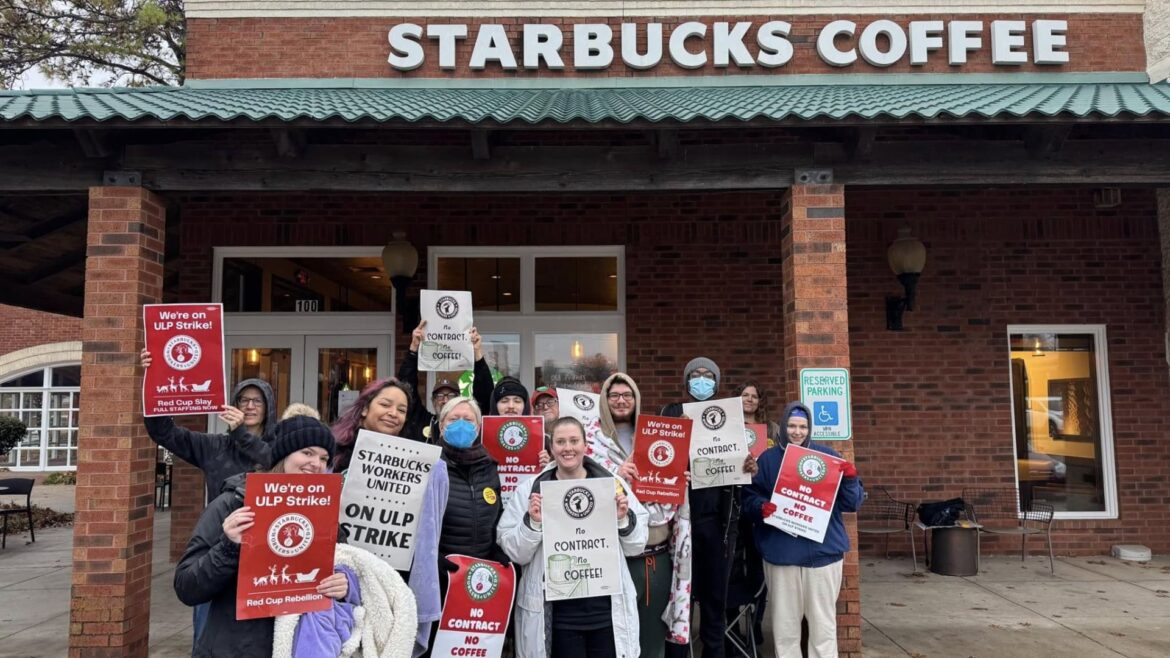 Huelgas en Starbucks y Amazon sacuden Estados Unidos en plena temporada navideña