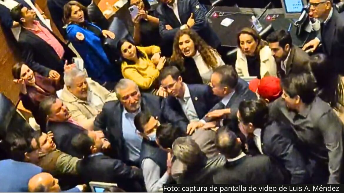 Adán Augusto López y Enrique Vargas protagonizan riña en el Senado