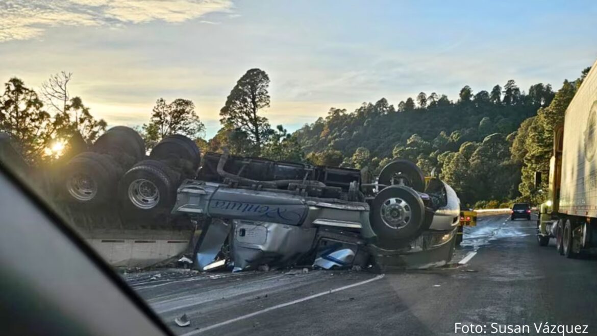 Accidente de tráiler en la autopista México-Puebla causa caos vial de siete kilómetros