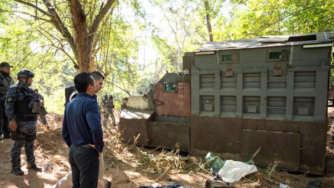 Autoridades decomisan en Chiapas 5 vehículos con blindaje artesanal, conocidos como «monstruo» y rescatan a 8 personas