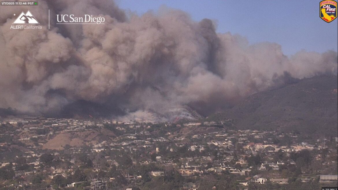 Incendios en Los Ángeles suman 5 muertes; afectan a Hollywood y a más de 2 mil viviendas