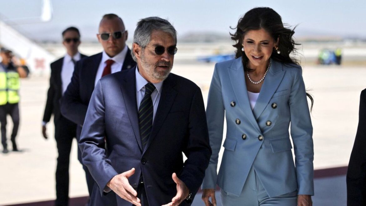 Kristi Noem se reúne con Claudia Sheinbaum en México para fortalecer cooperación en seguridad y migración