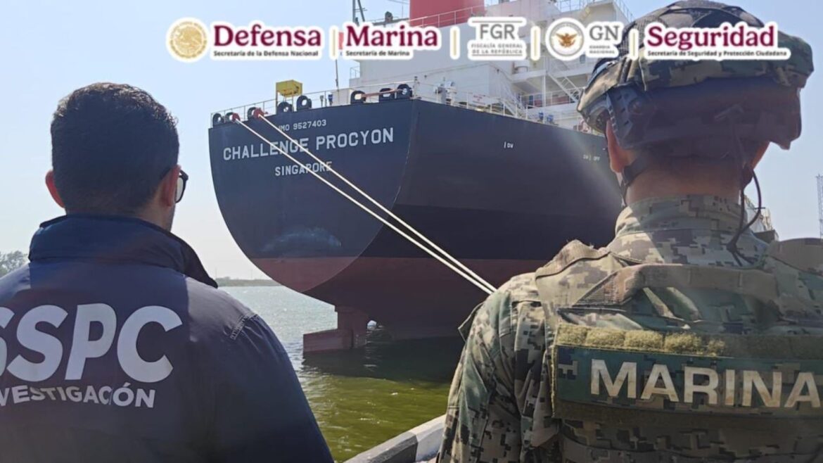Autoridades aseguran buque petrolero vinculado a red de huachicol y recuperan 10 millones de litros de diésel
