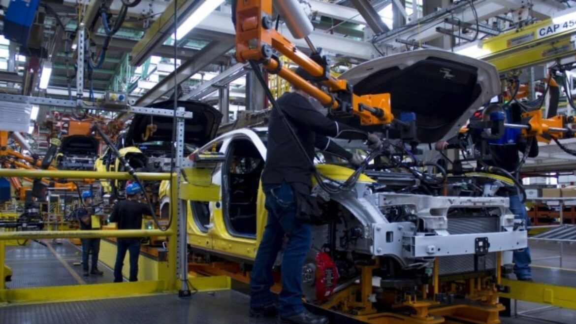 Gobierno de EU pospone un mes aranceles en industria automotriz dentro del T-MEC