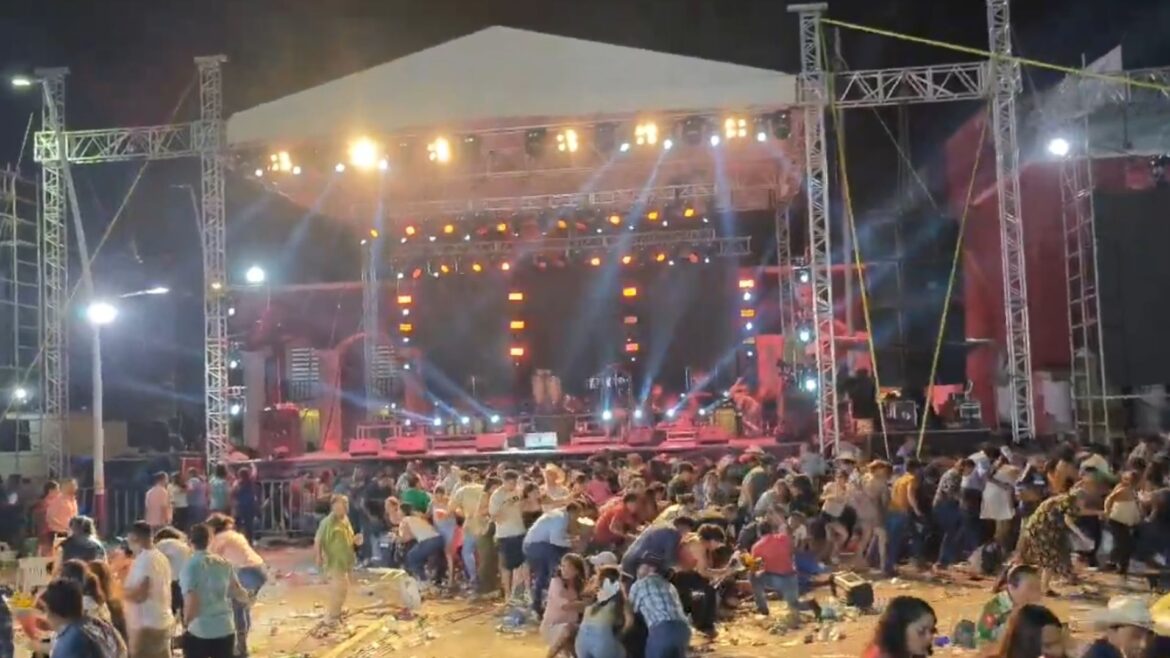 Dos muertos y show de La Arrolladora Banda El Limón interrumpido por disturbios en el Carnaval de Tenosique