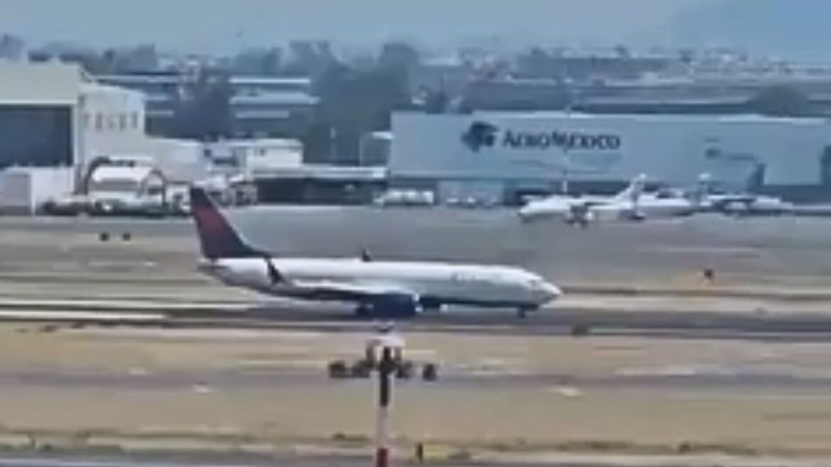 Avión de Delta aterriza de emergencia en el AICM por falla técnica; suspenden operaciones temporalmente