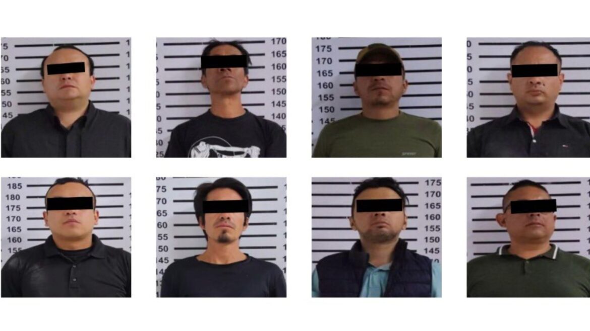 Policías de la SSC detienen a ocho sujetos por despojar a un hombre de su vivienda en Iztacalco