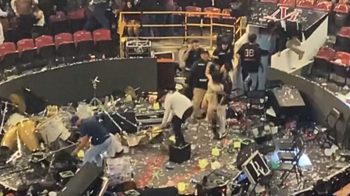 Luis R. Conriquez se niega a cantar corridos y desata violencia en el Palenque de Texcoco