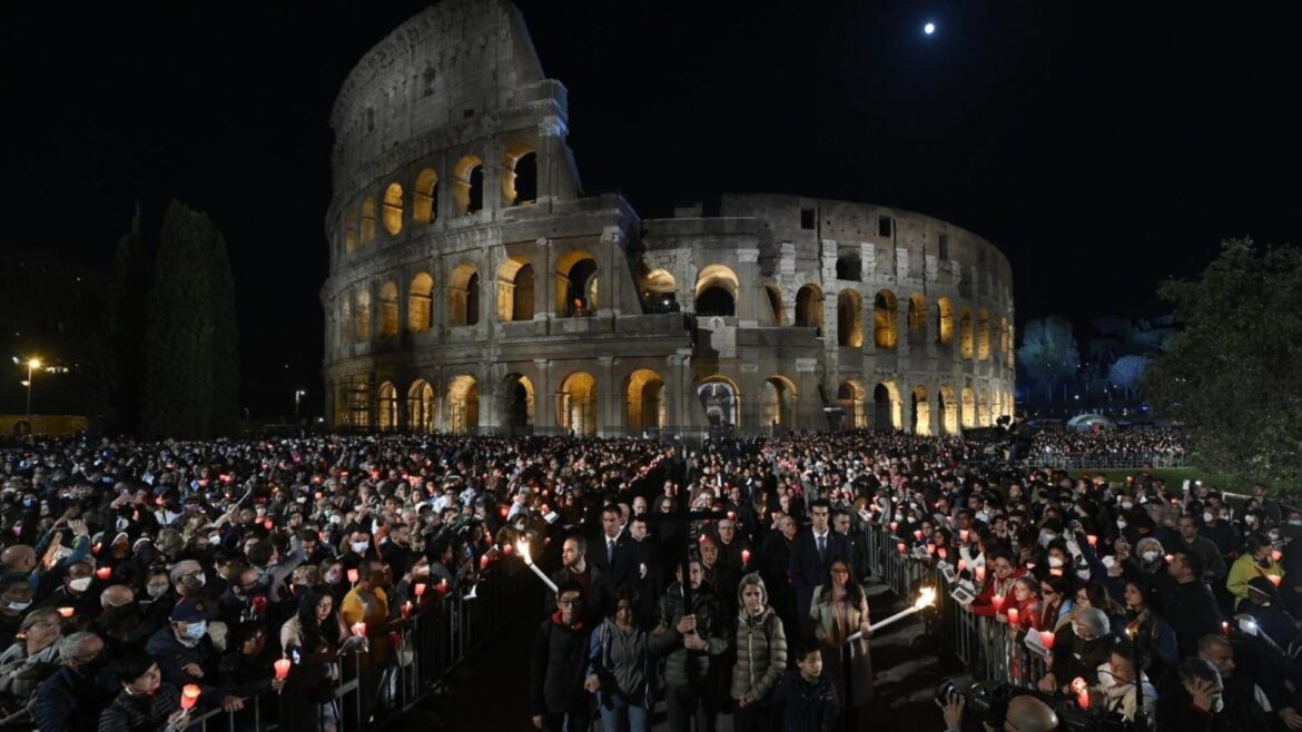 El Papa Francisco escribe meditaciones para el Via Crucis, pero se ausenta del evento por motivos de salud