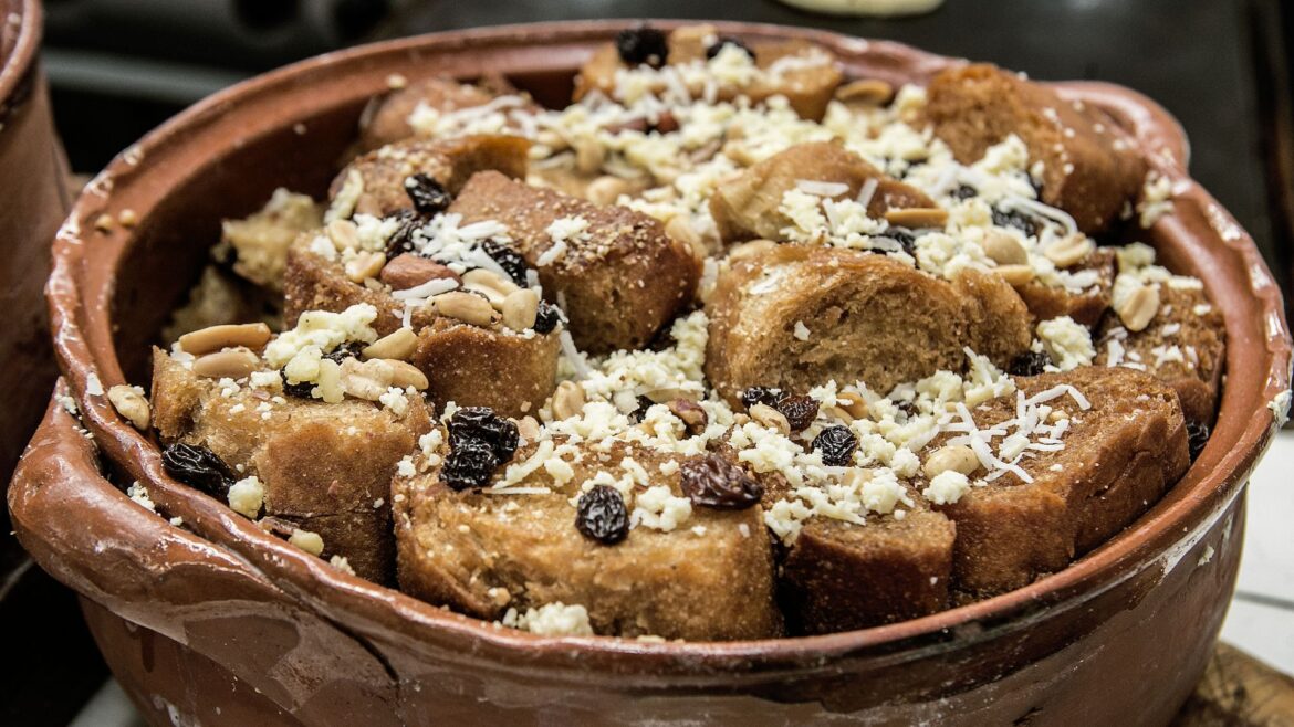La Capirotada de Jalisco con birote salado que da un sabor inigualable a este tradicional postre