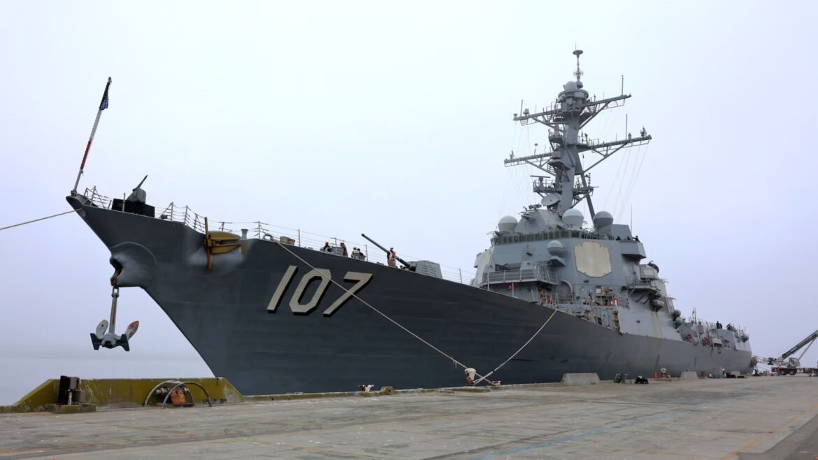 Destructor USS Gravely de la Armada de EU atraca en el puerto de Veracruz sin explicación oficial