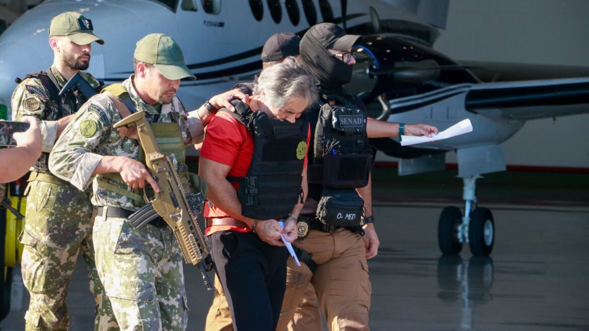 Paraguay expulsa a Hernán Bermúdez Requena, presunto líder de La Barredora, y es trasladado a México