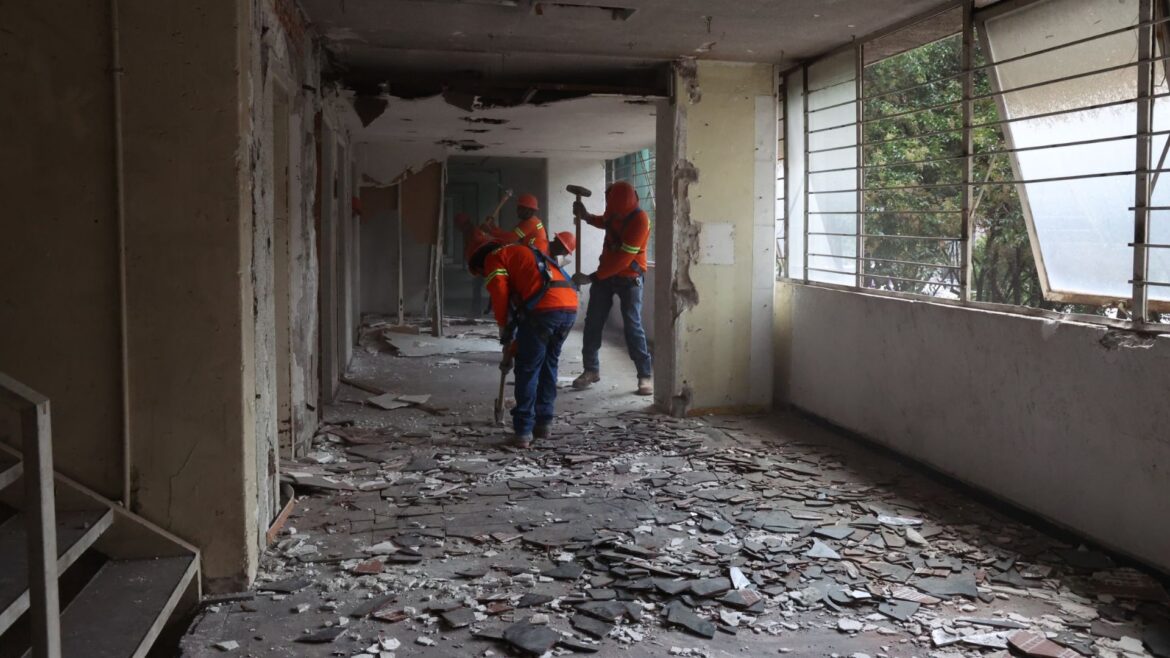 Clara Brugada lanza programa de demolición de edificios afectados por los sismos de 1985 y 2017