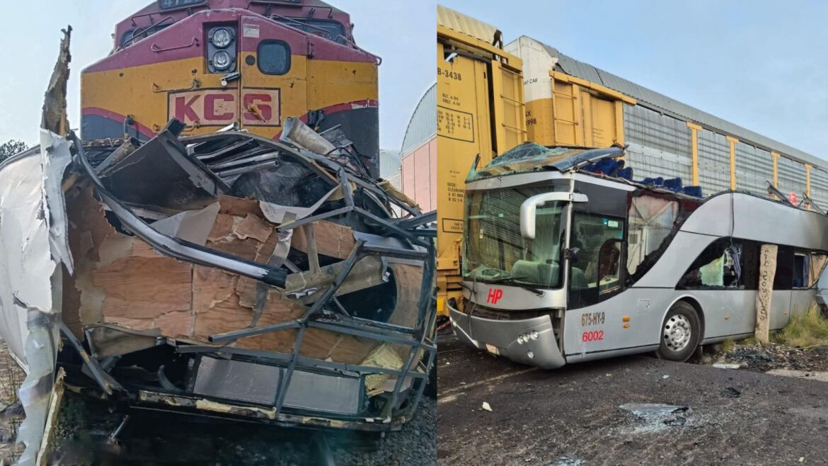 10 muertos y 40 lesionados tras choque de autobús y tren en Atlacomulco-Maravatío