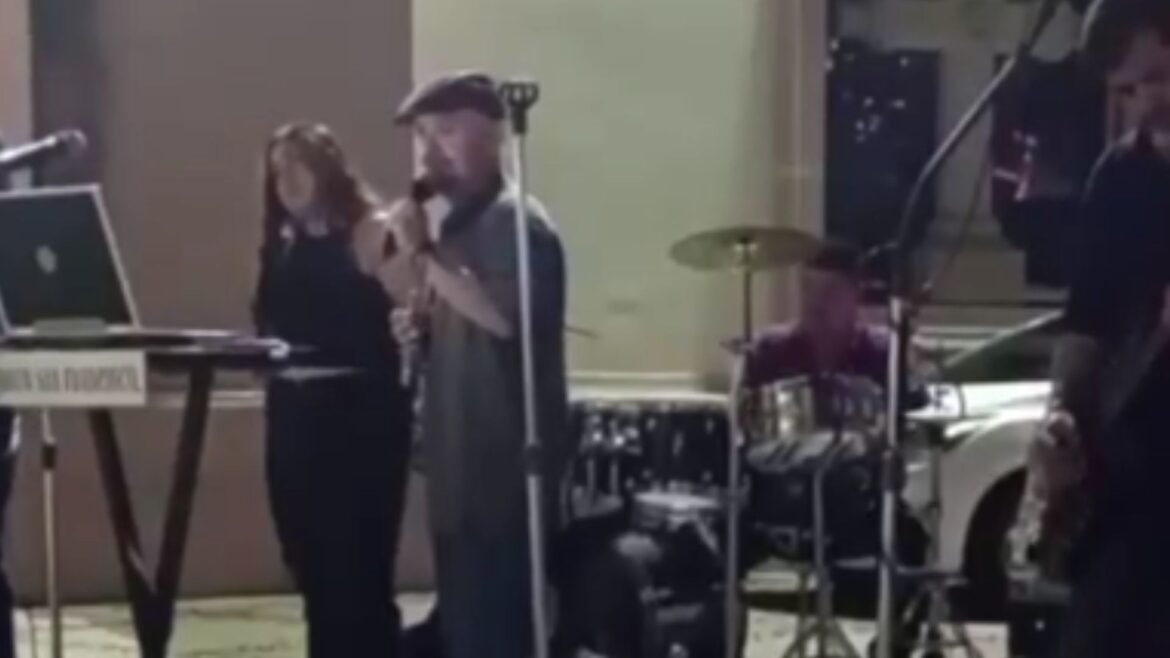 Fallece maestro de secundaria en Magdalena de Kino mientras interpretaba “A mi manera”