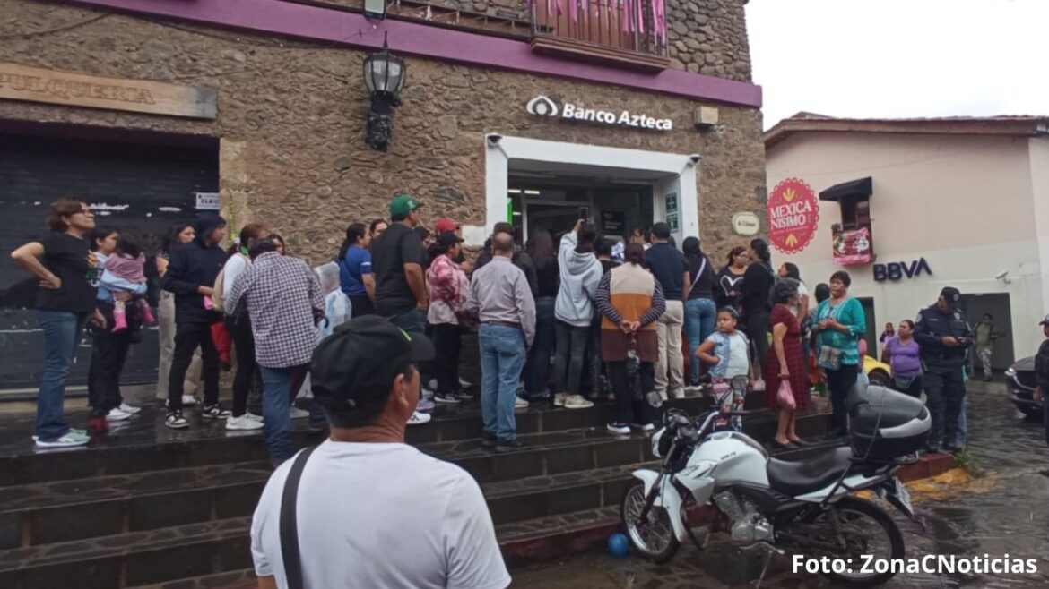 Niño resulta herido tras caída de cortina y puerta en sucursal de Banco Azteca de Tepoztlán