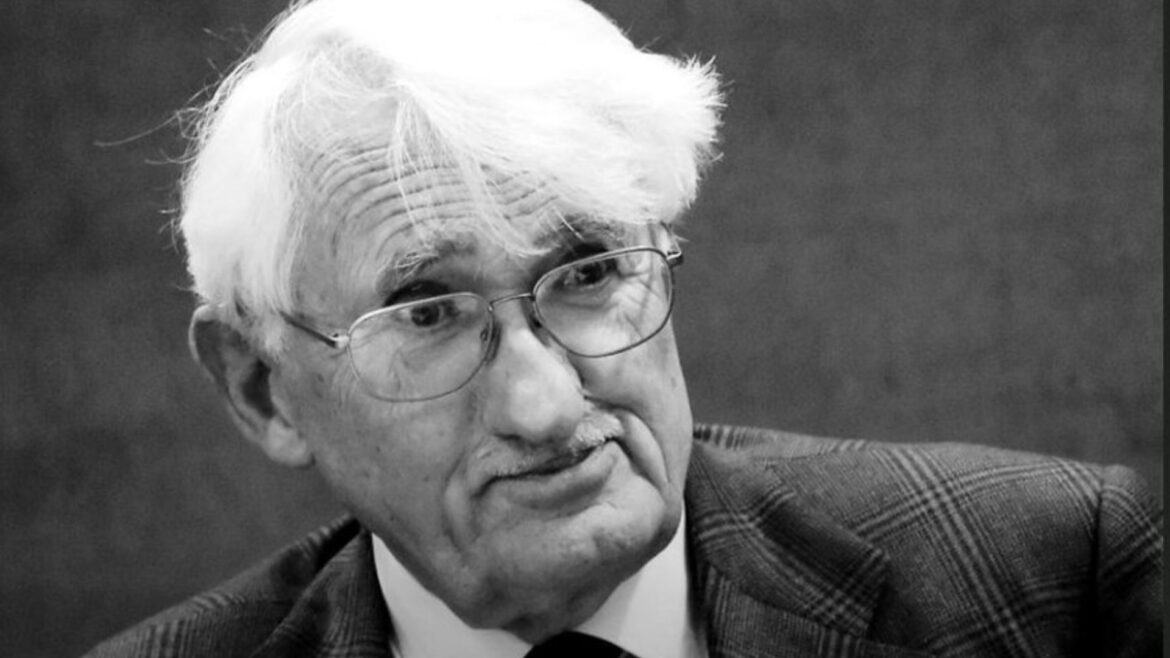 Jürgen Habermas, el filósofo que advirtió que internet no crea por sí sola una esfera pública, fallece a los 96 años