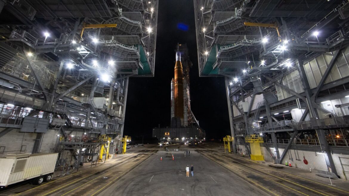 NASA lleva Artemis II a la plataforma y alista el regreso de astronautas a la órbita lunar
