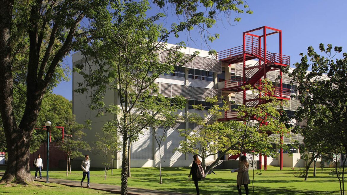 ITESO abrirá especialidad en diseño de microchips para formar talento en semiconductores